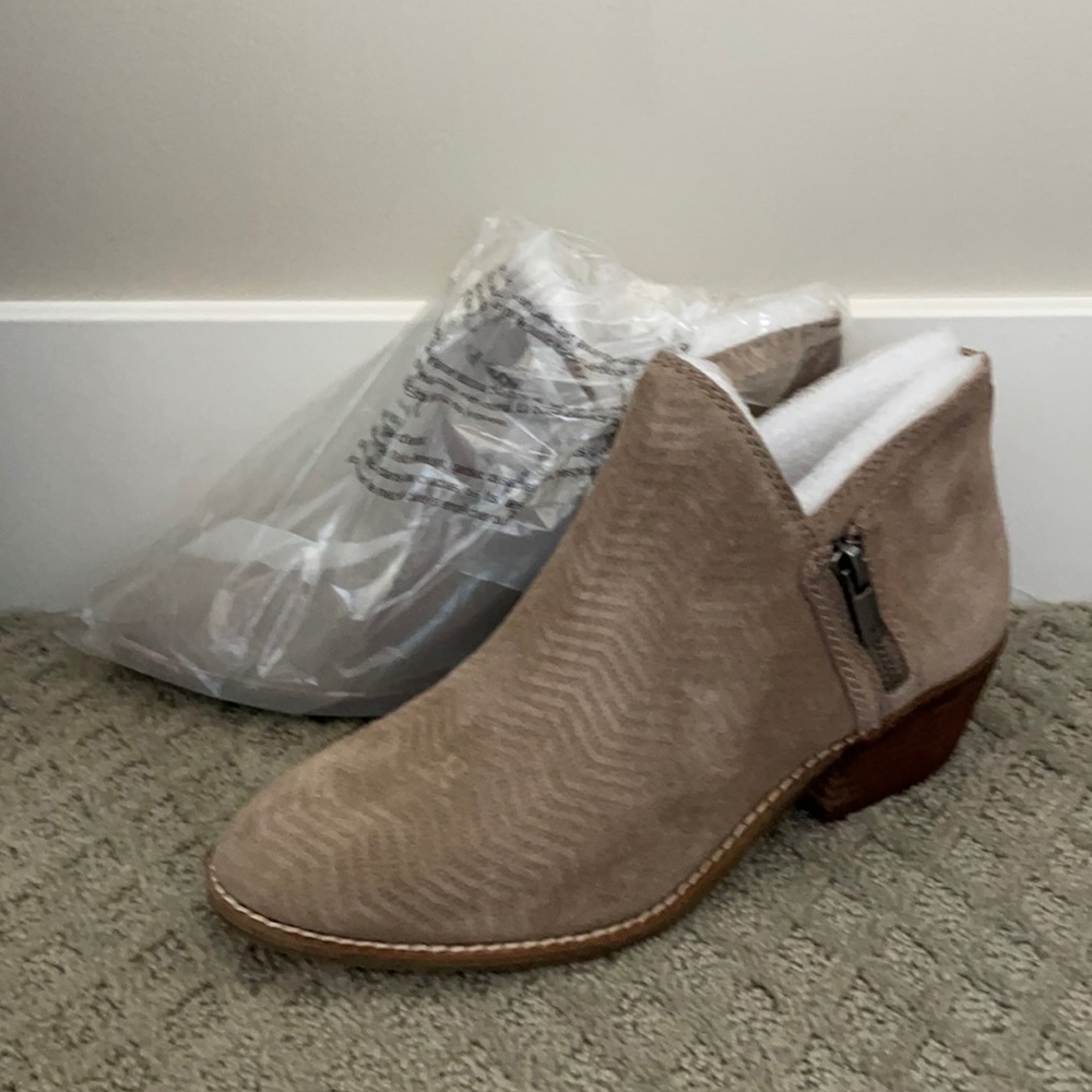 Lucky Brand Womens Fhuna suede ankle booties
